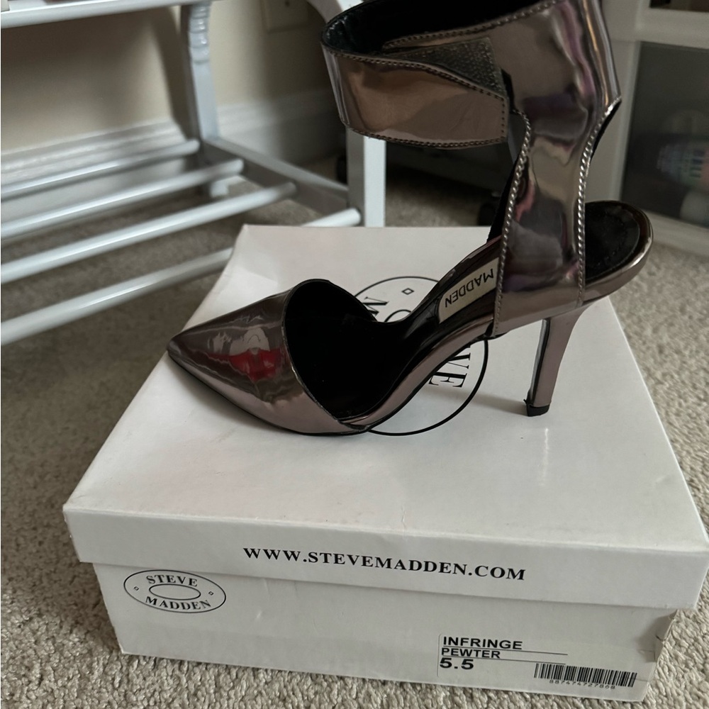 Steve Madden Pewter Heels